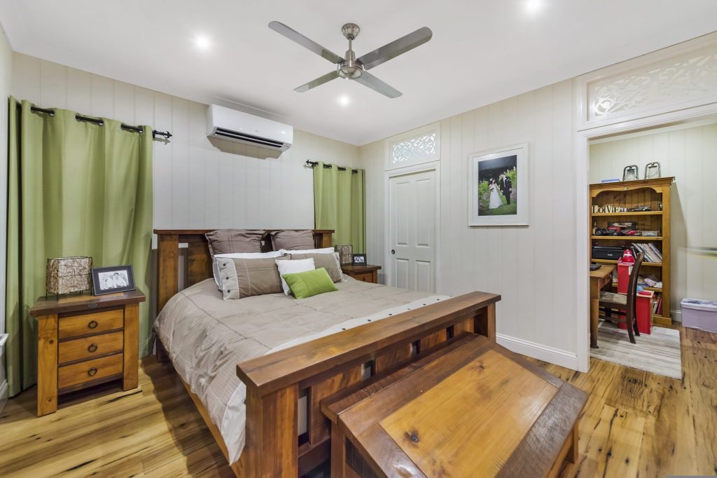 Chambre avec parquet massif